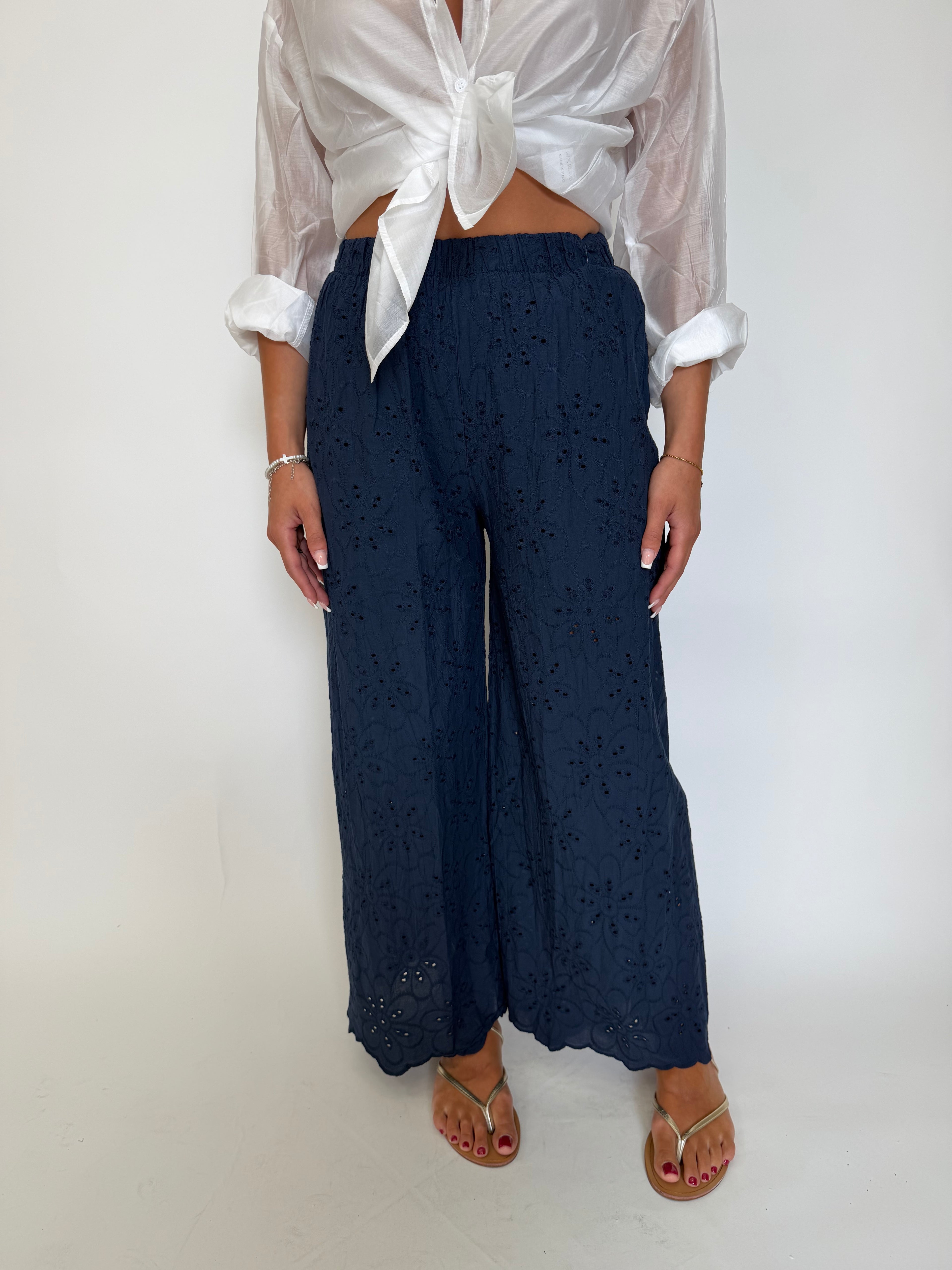 Pantaloni coulotte ricamati traforati