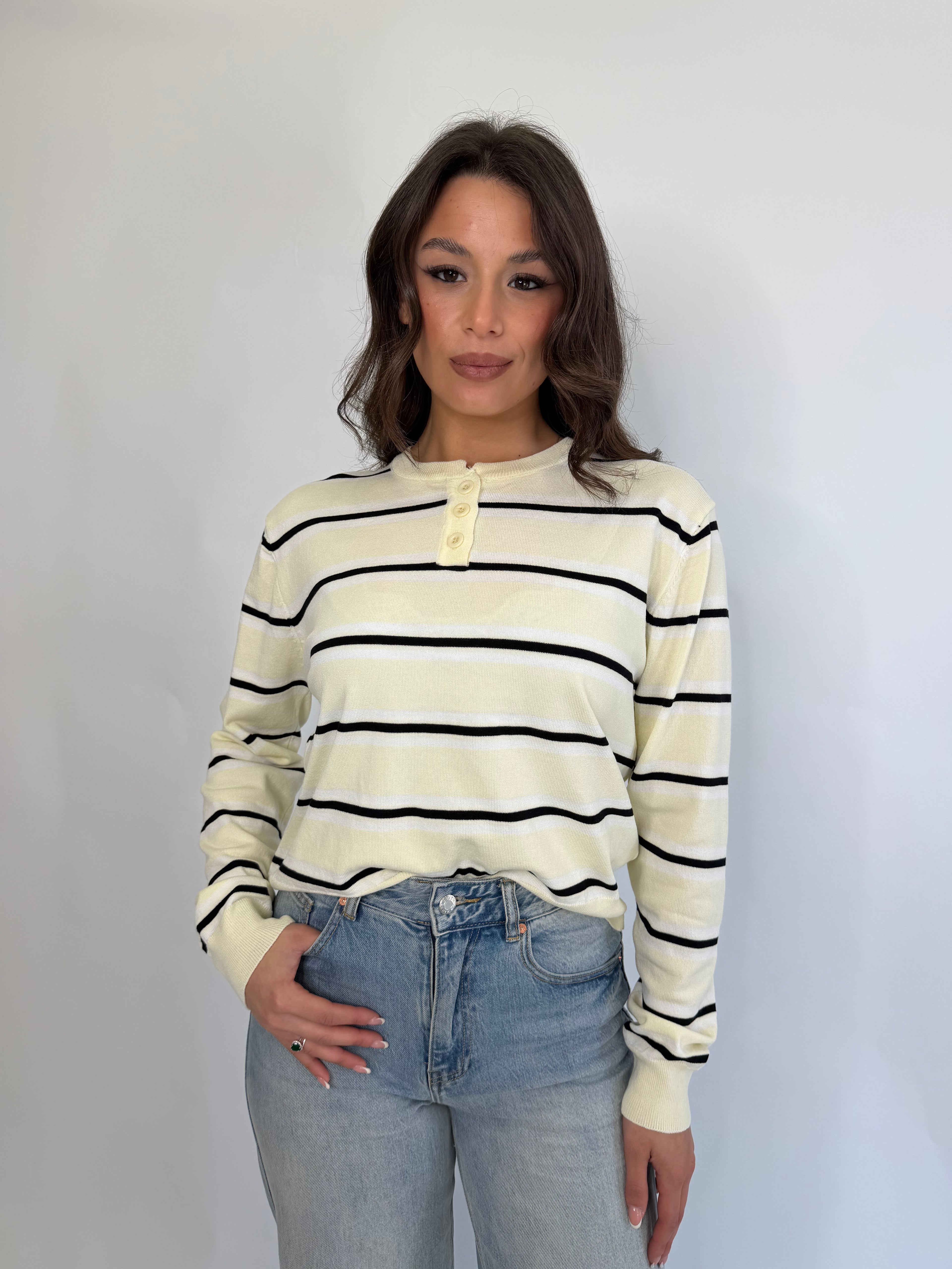 Maglia a righe con bottoni