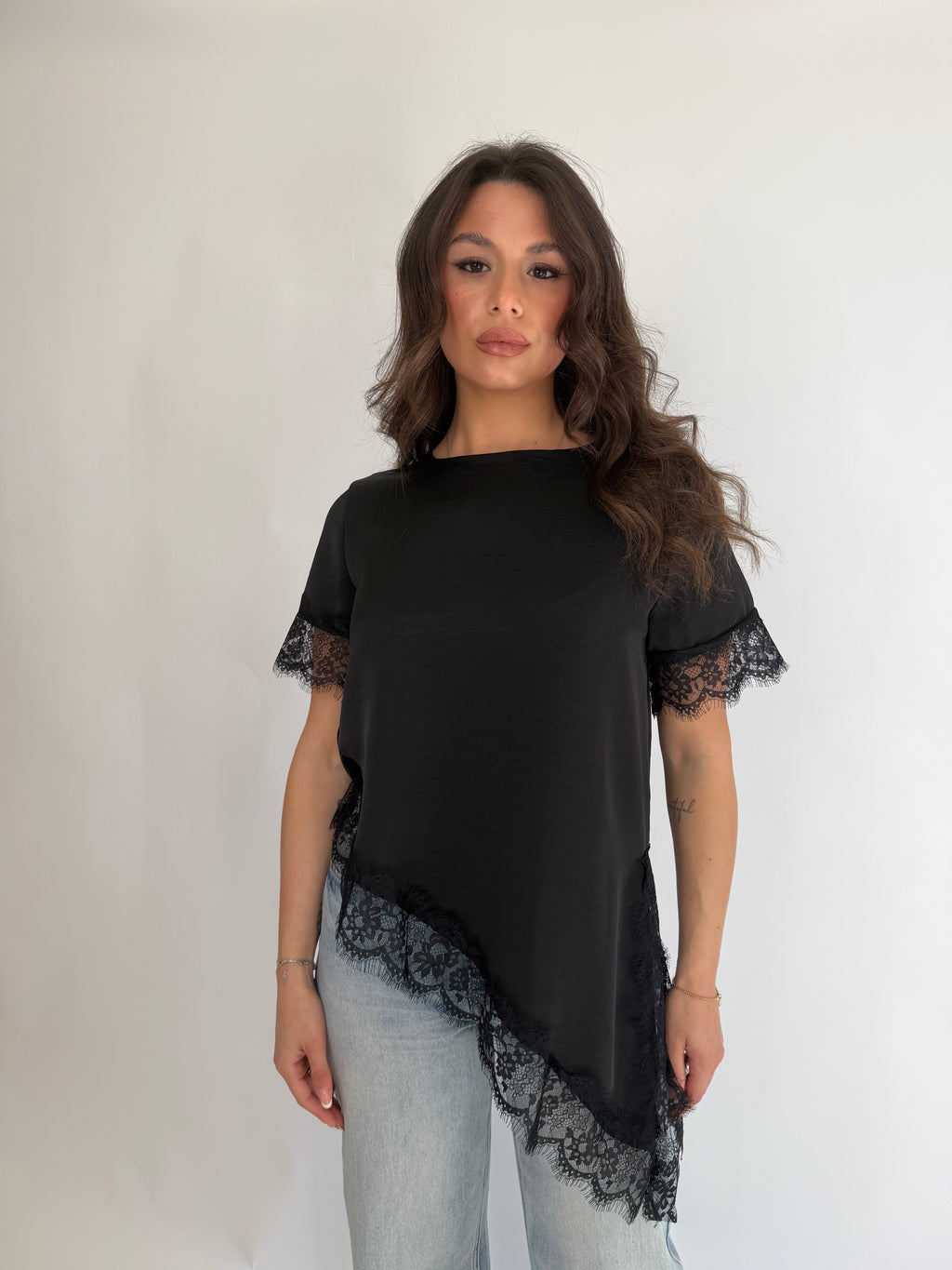 Maglia con pizzo trasversale