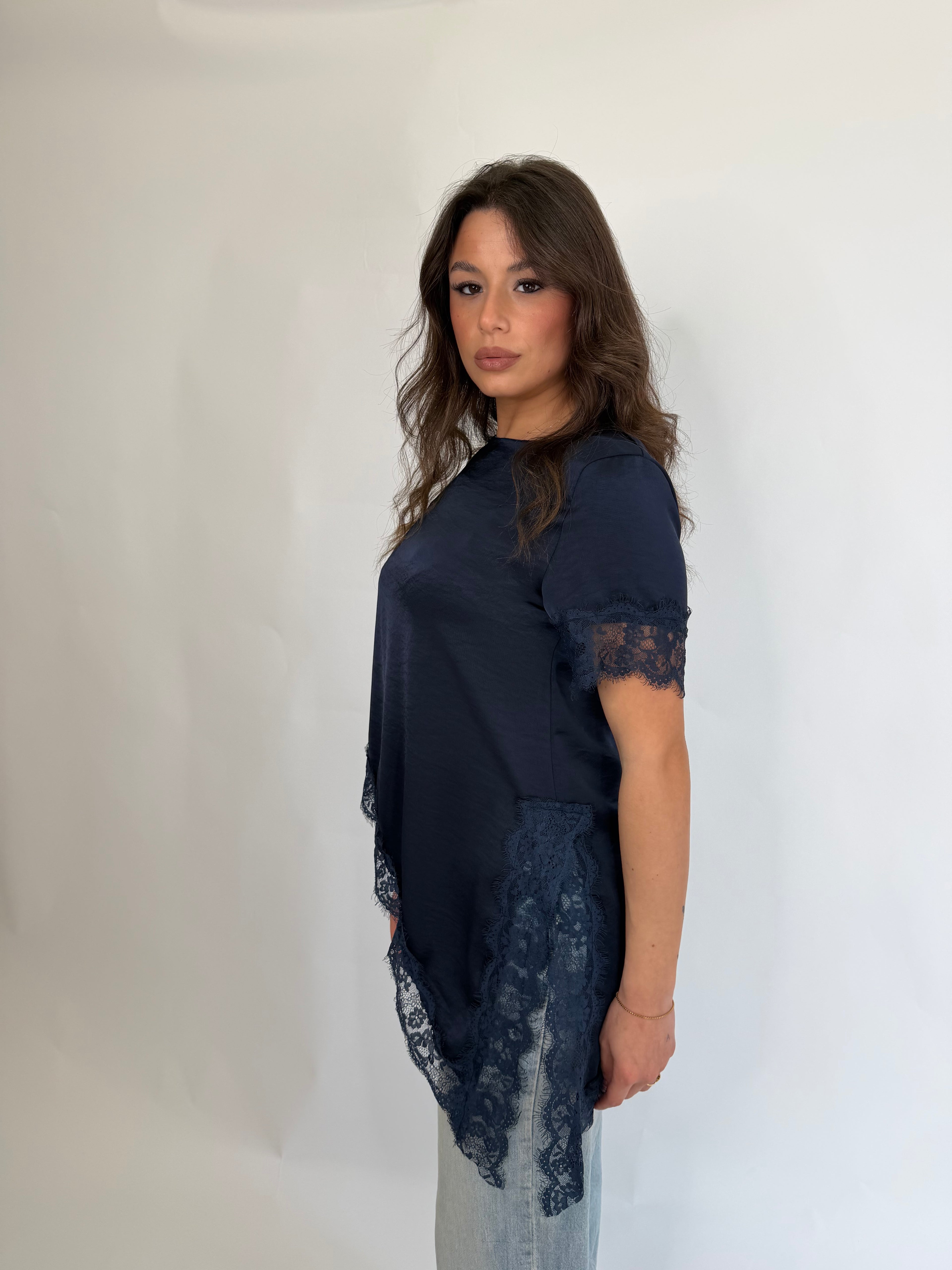 Maglia con pizzo trasversale