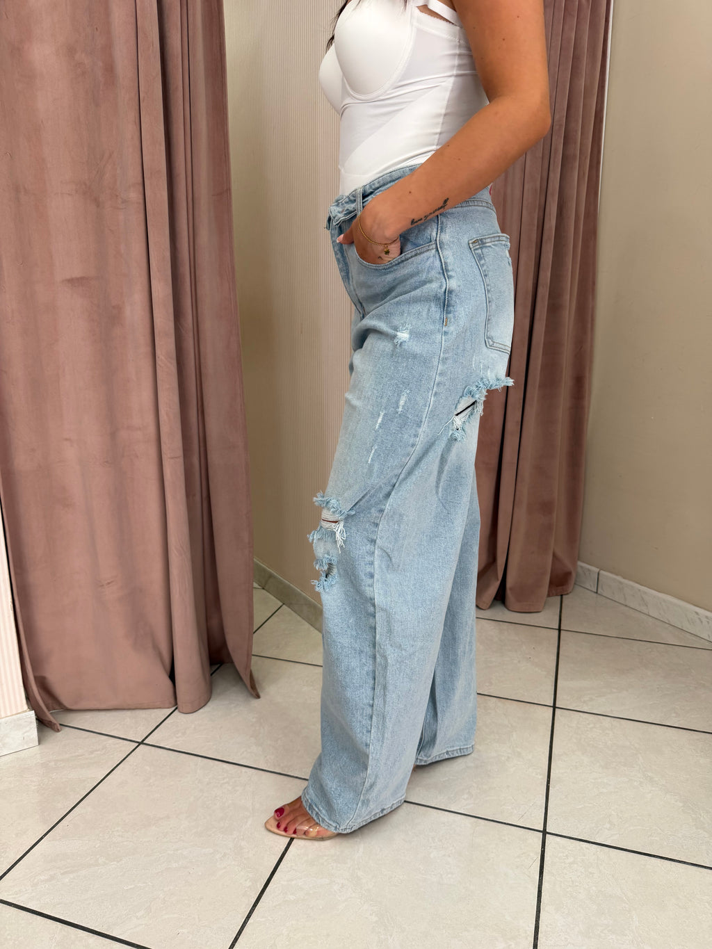 Jeans wide leg con risvolto in vita