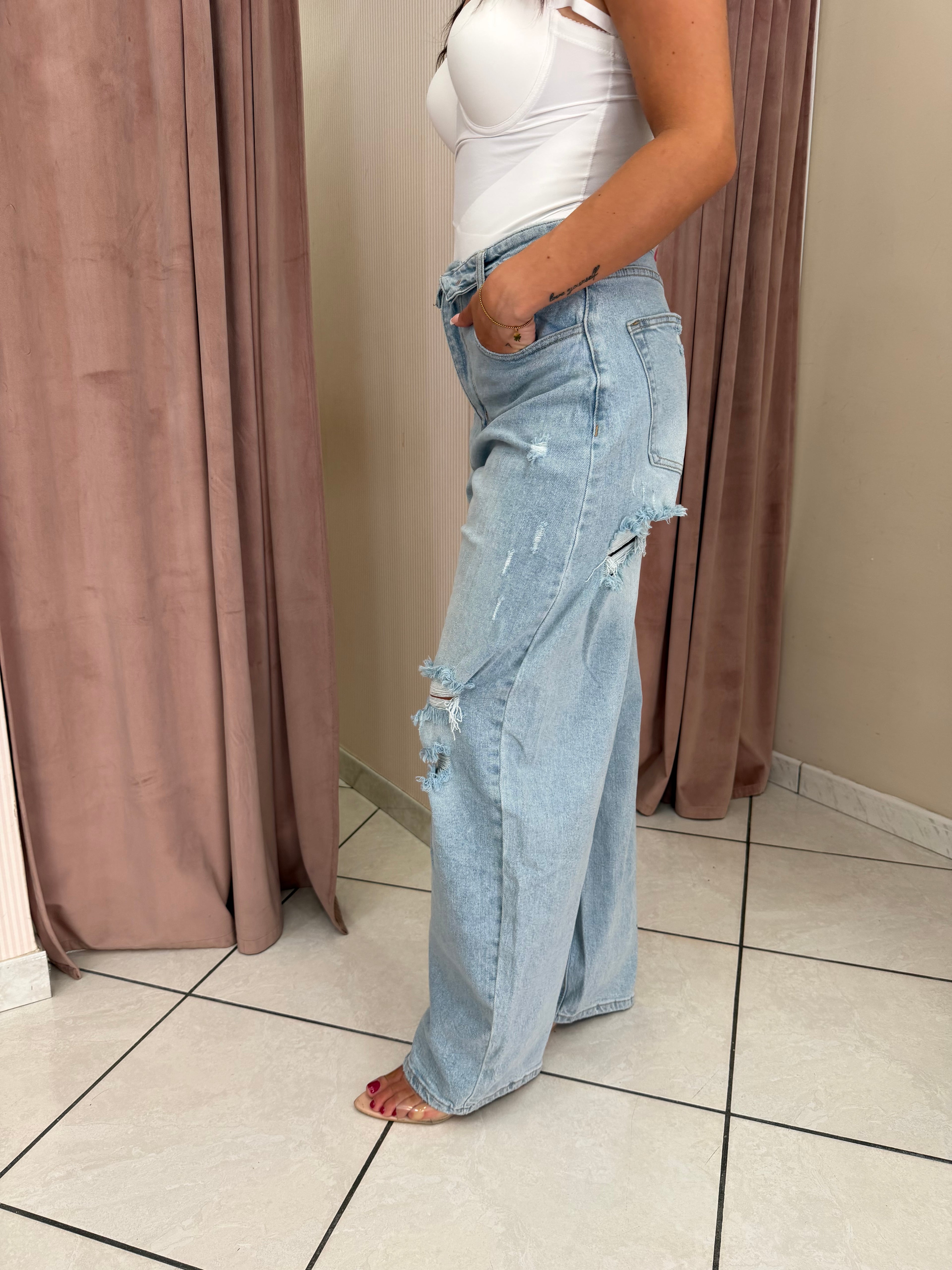 Jeans wide leg con risvolto in vita