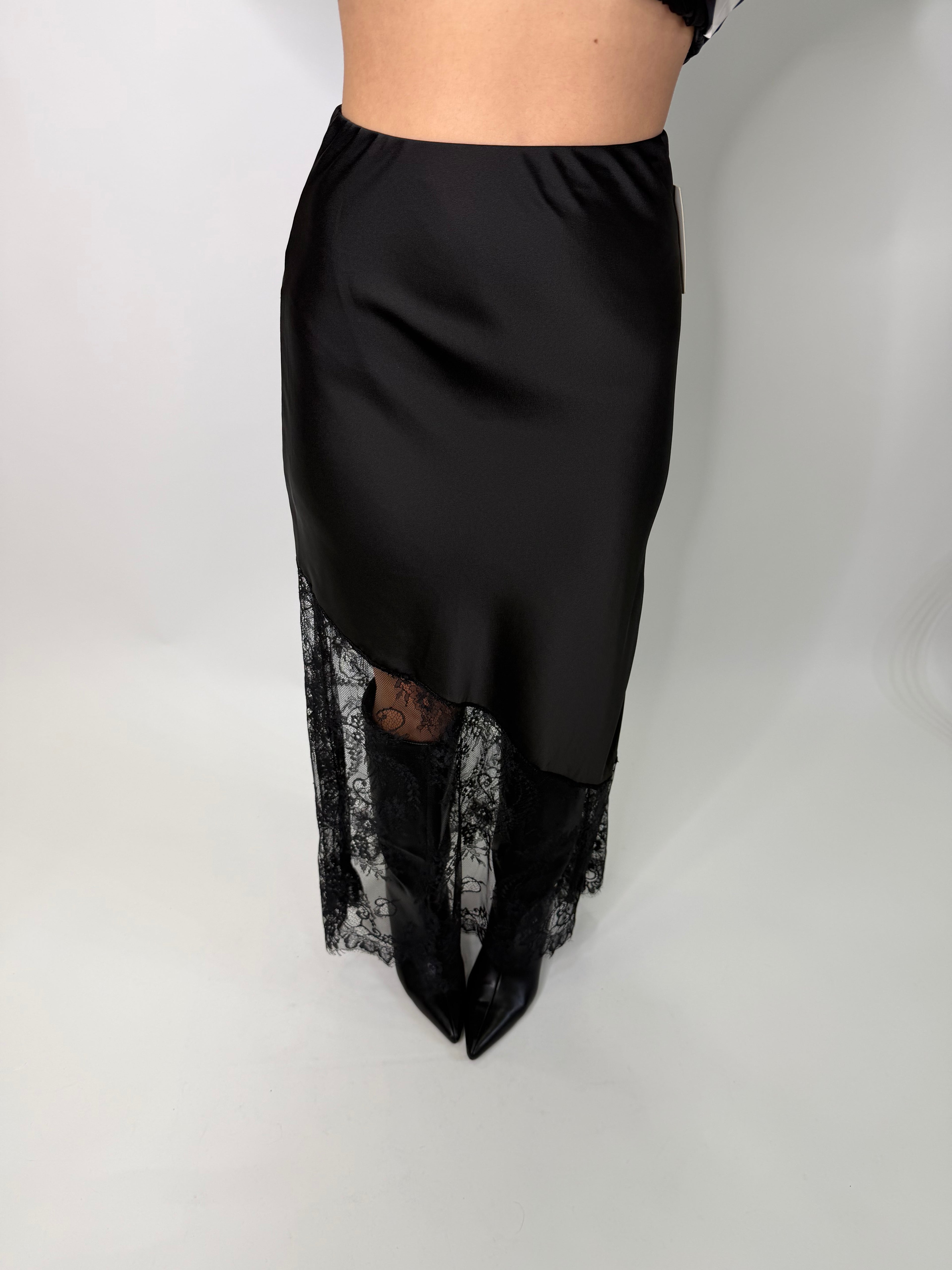 Gonna satinata pizzo nero 7250