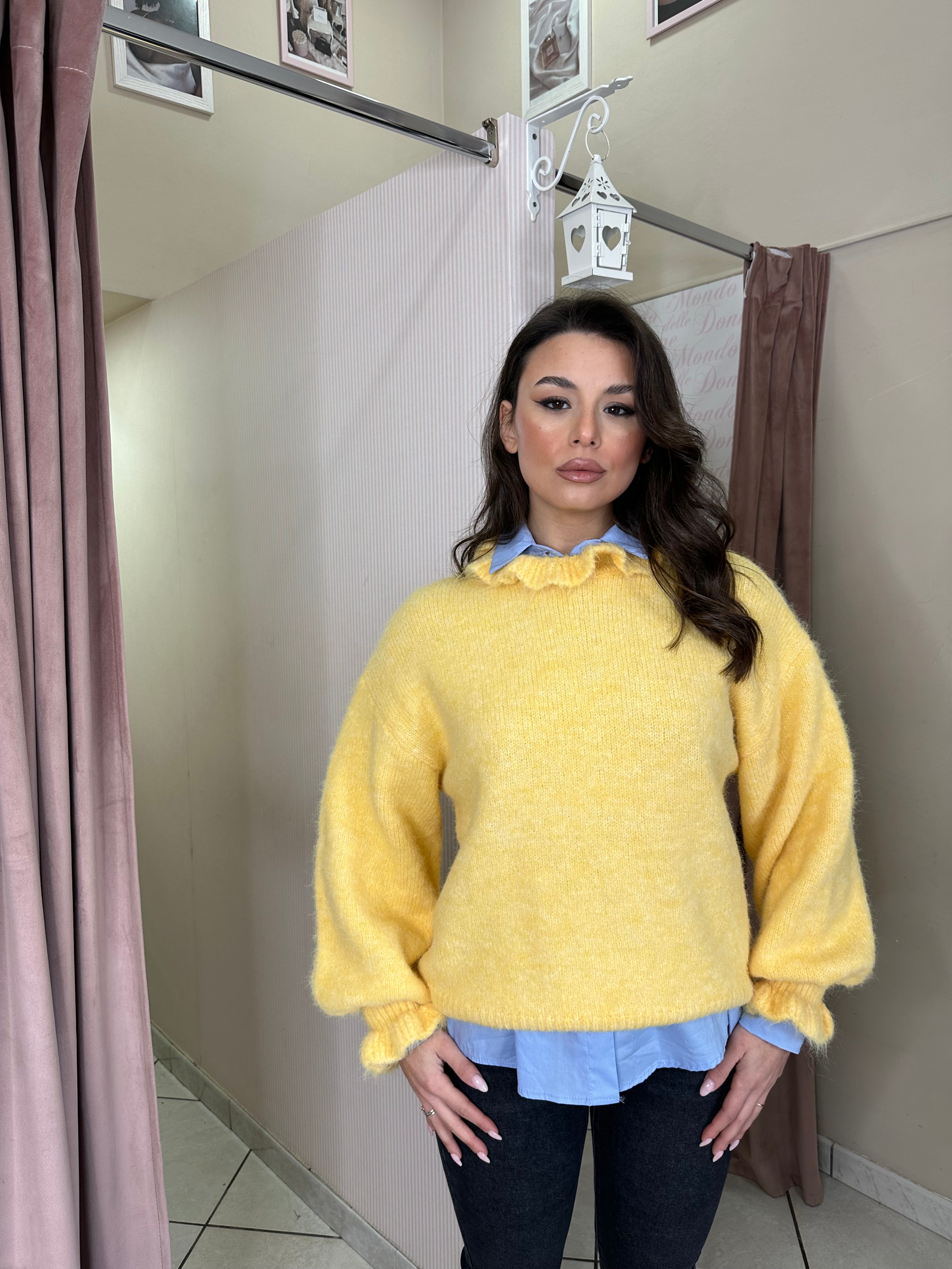 Maglione in lana con volant