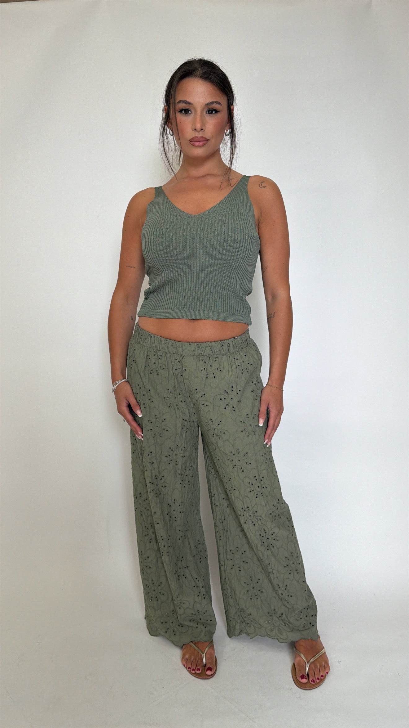 Pantaloni coulotte ricamati traforati