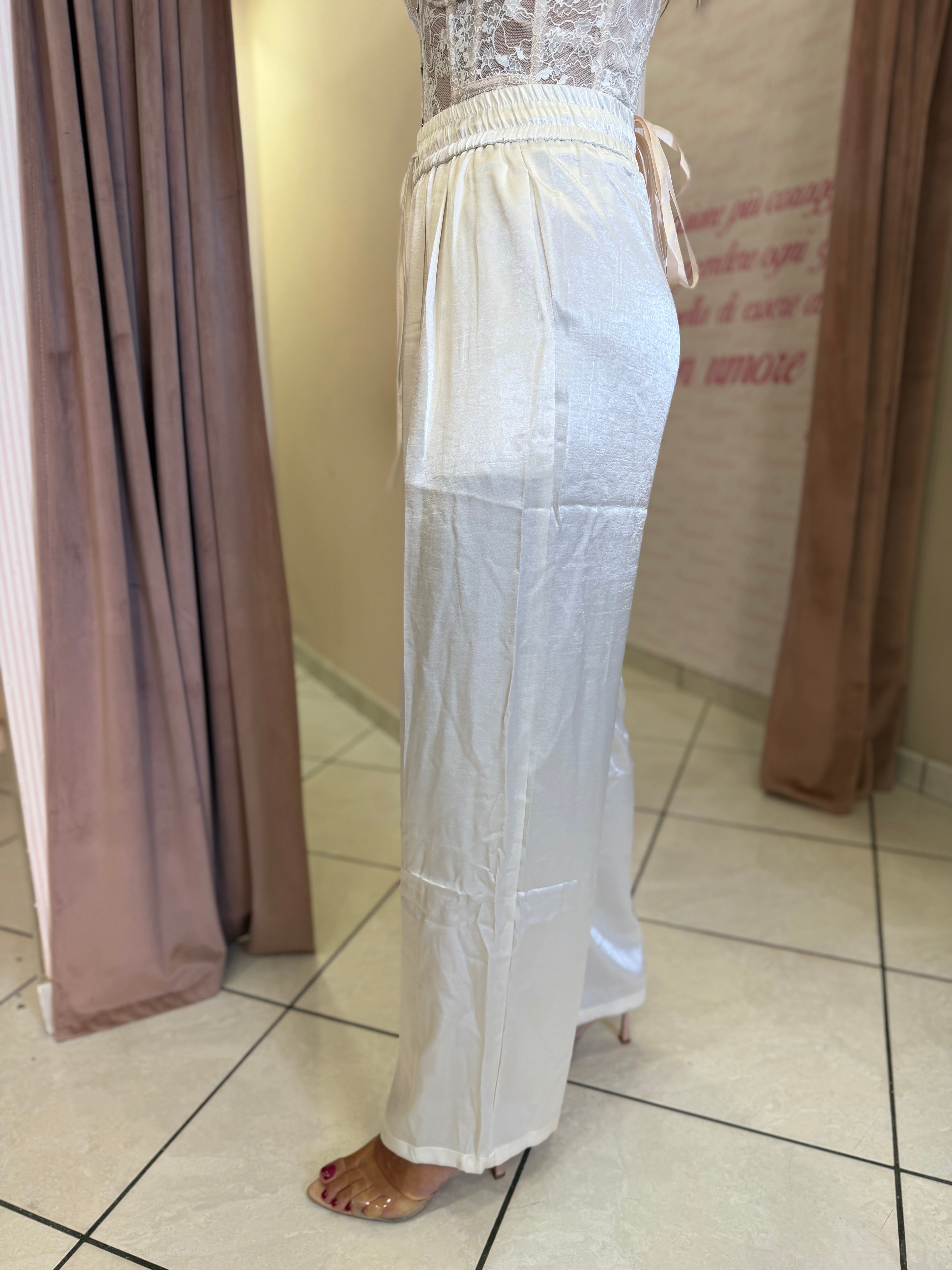Pantaloni in satin