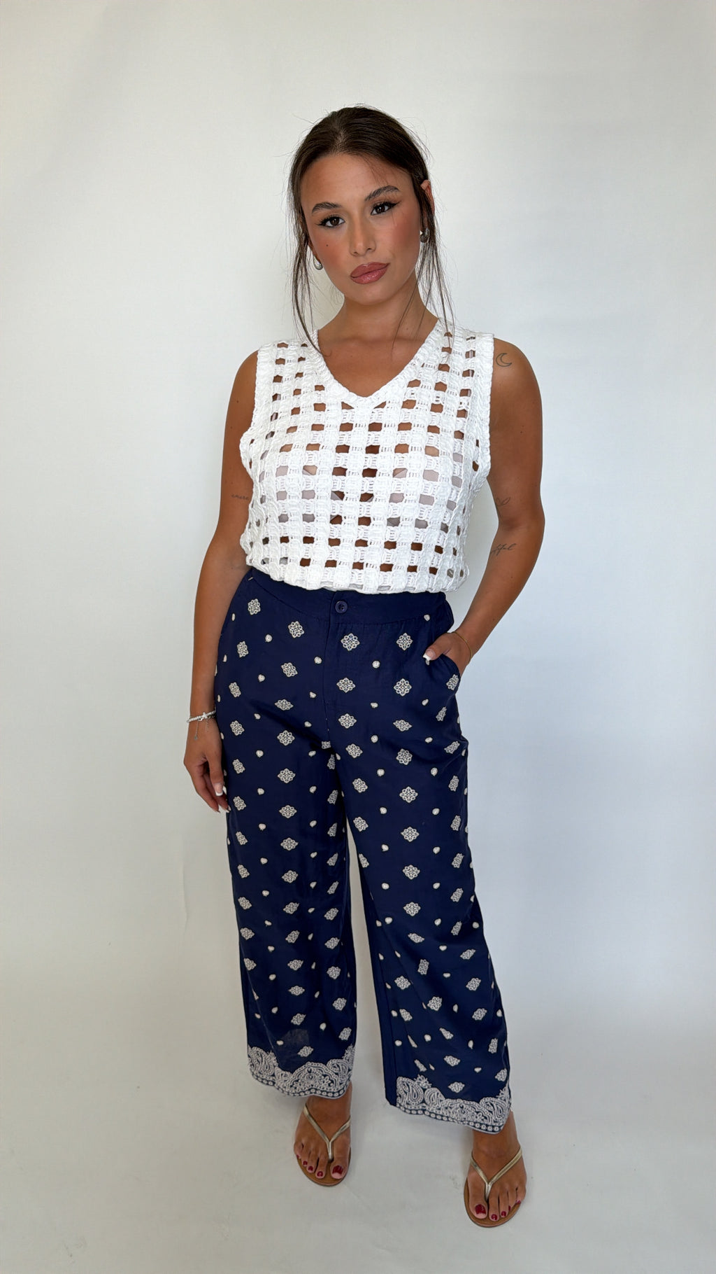 Pantaloni blu ricamati