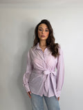 Camicia a righe con nodo