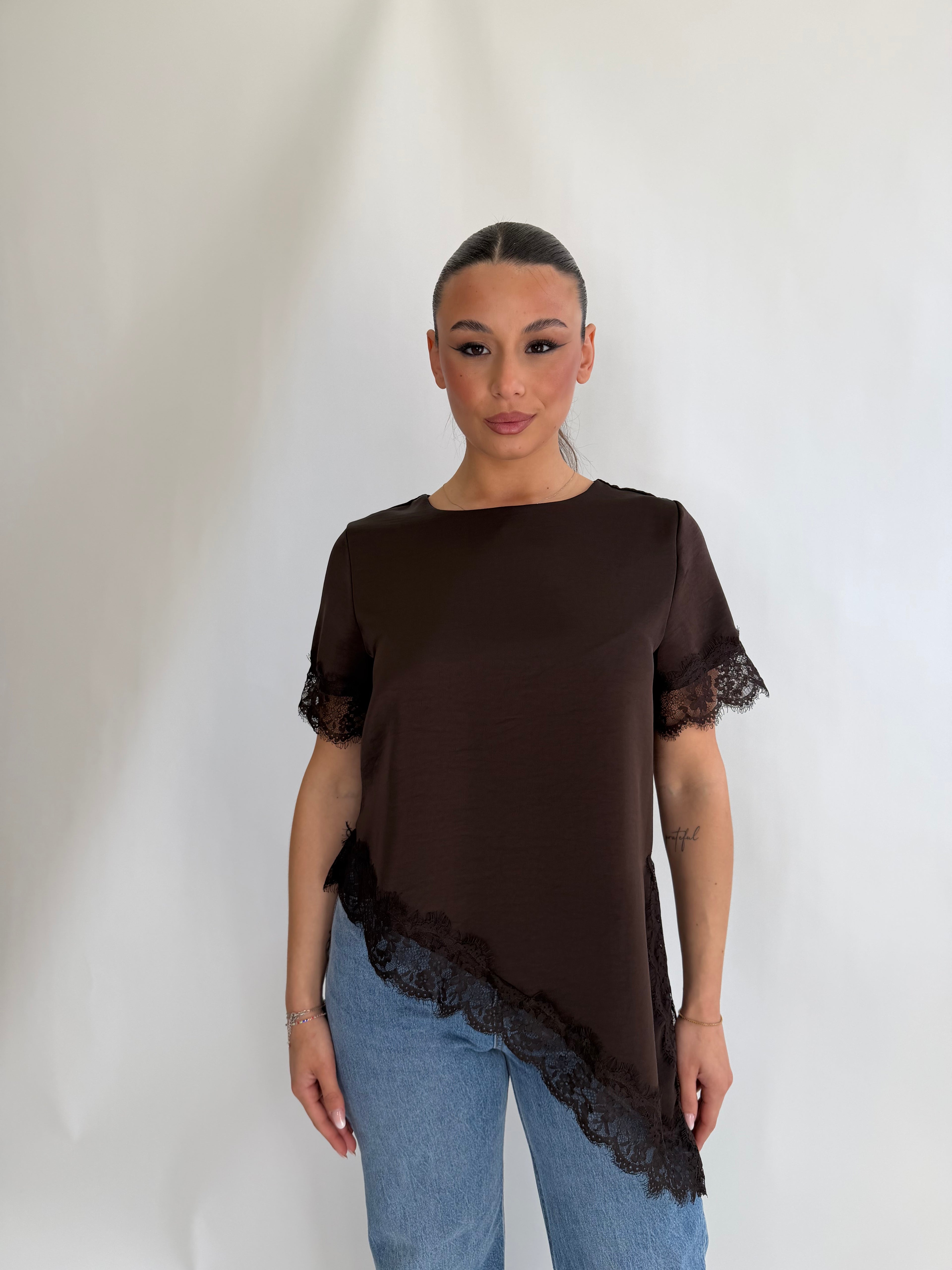 Maglia con pizzo trasversale