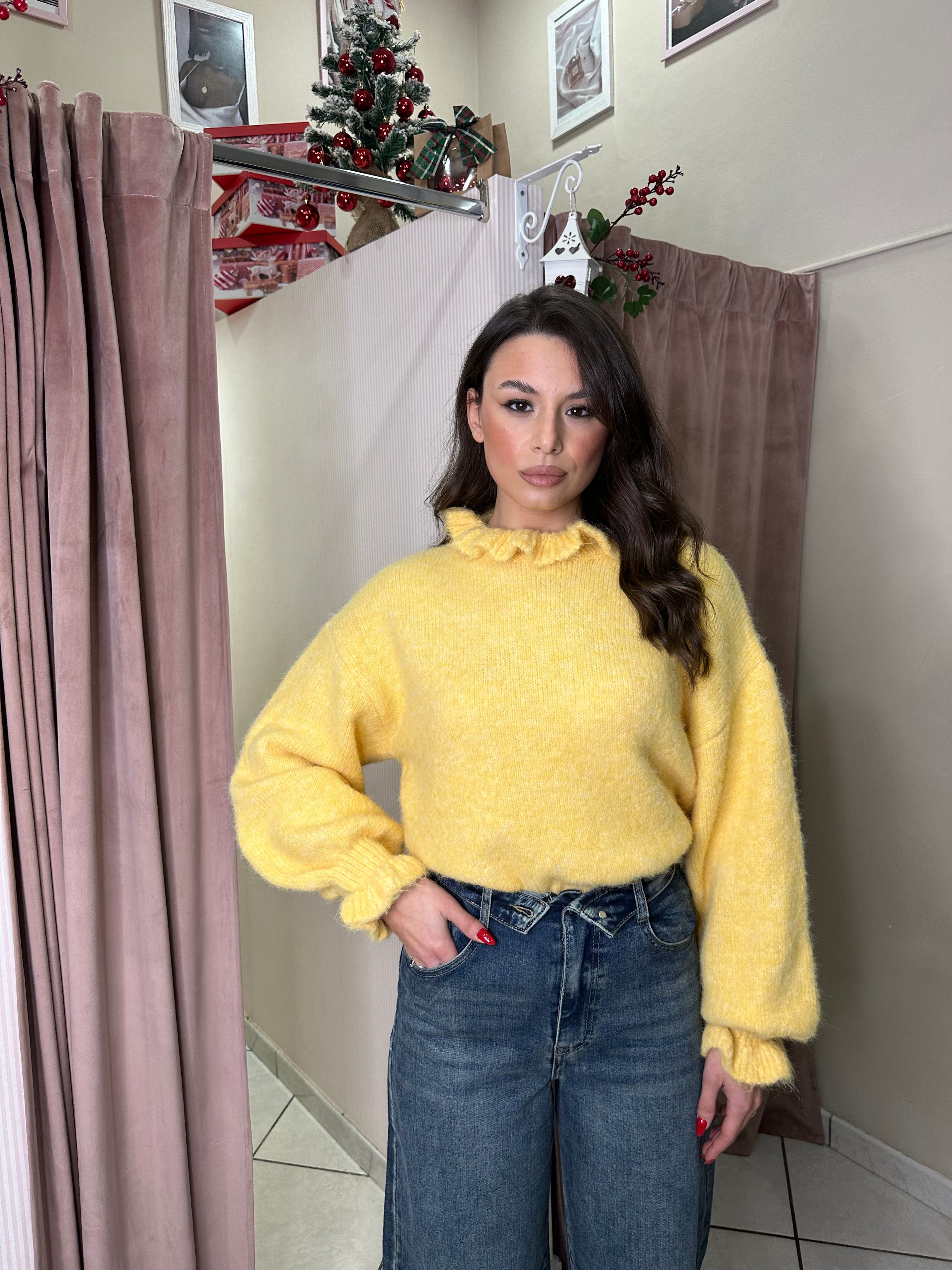 Maglione in lana con volant