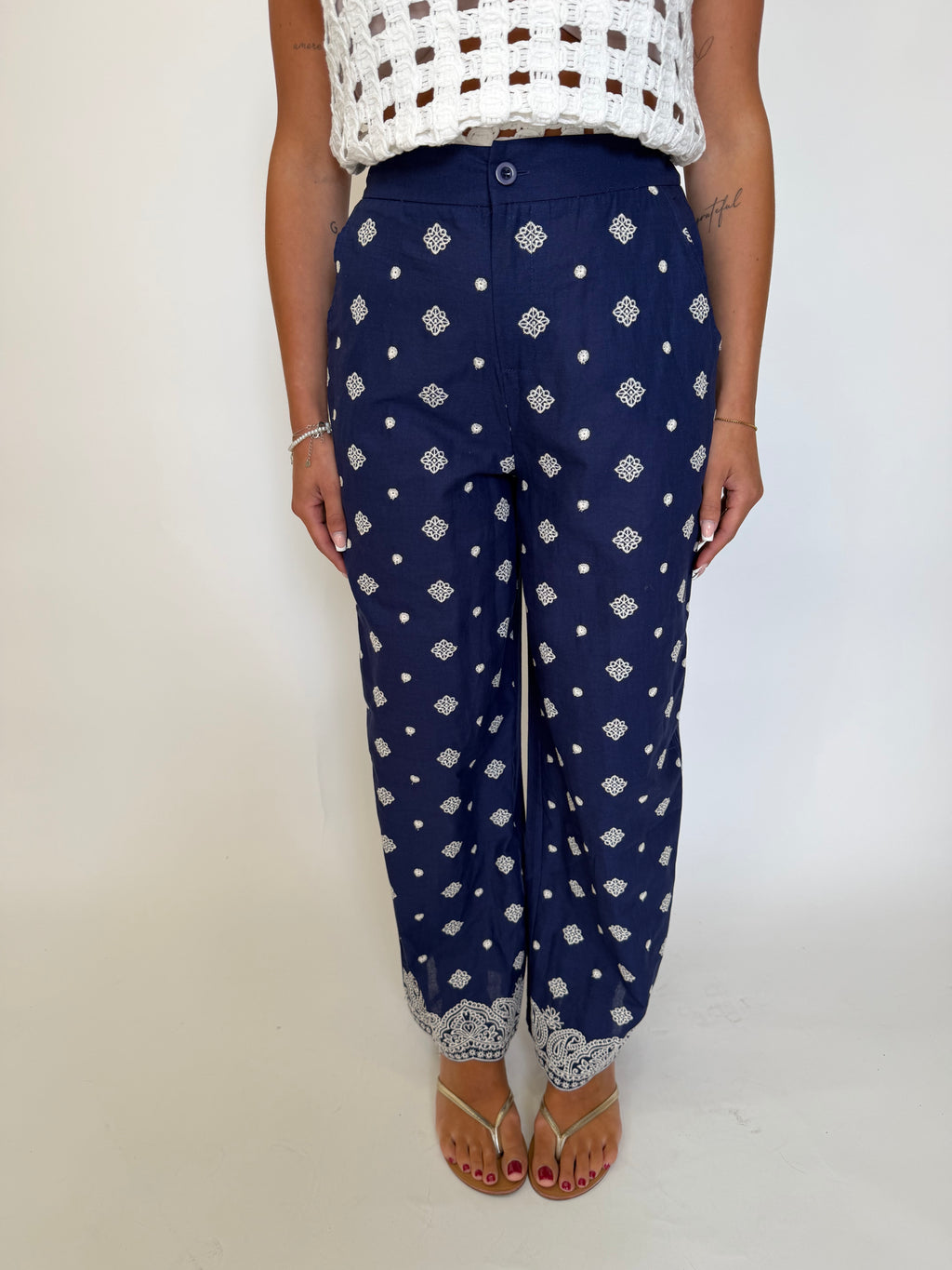 Pantaloni blu ricamati