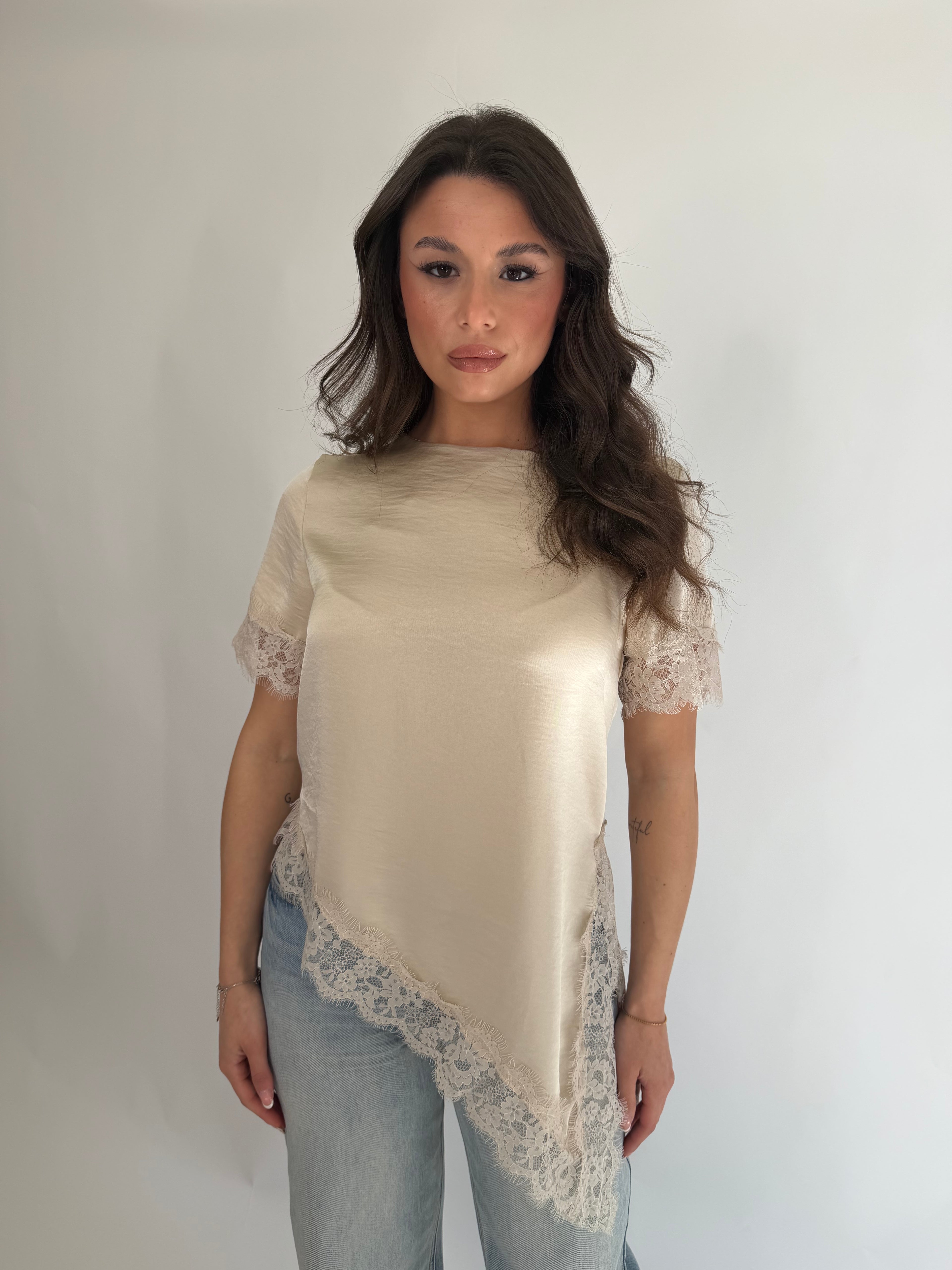 Maglia con pizzo trasversale