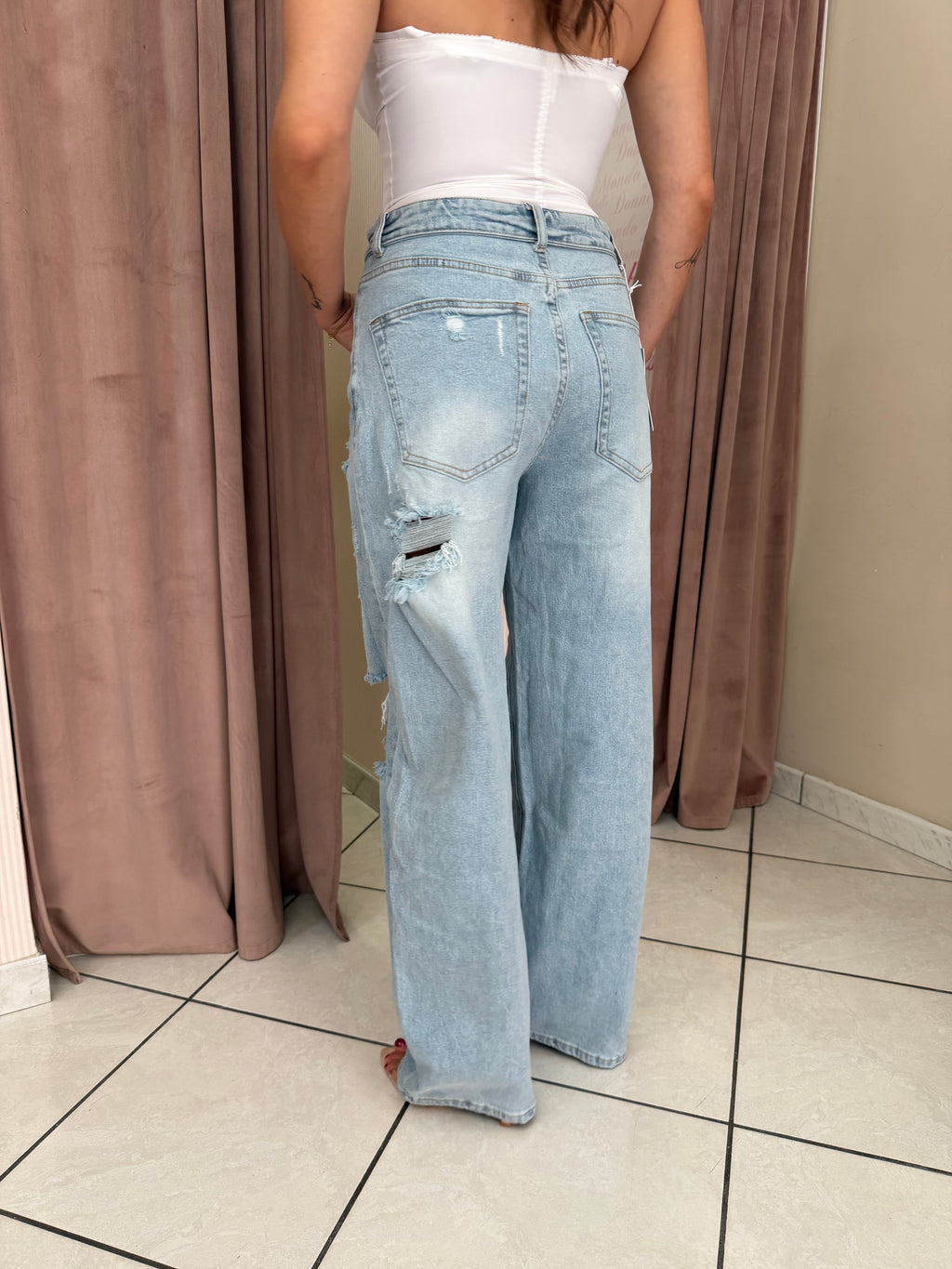 Jeans wide leg con risvolto in vita