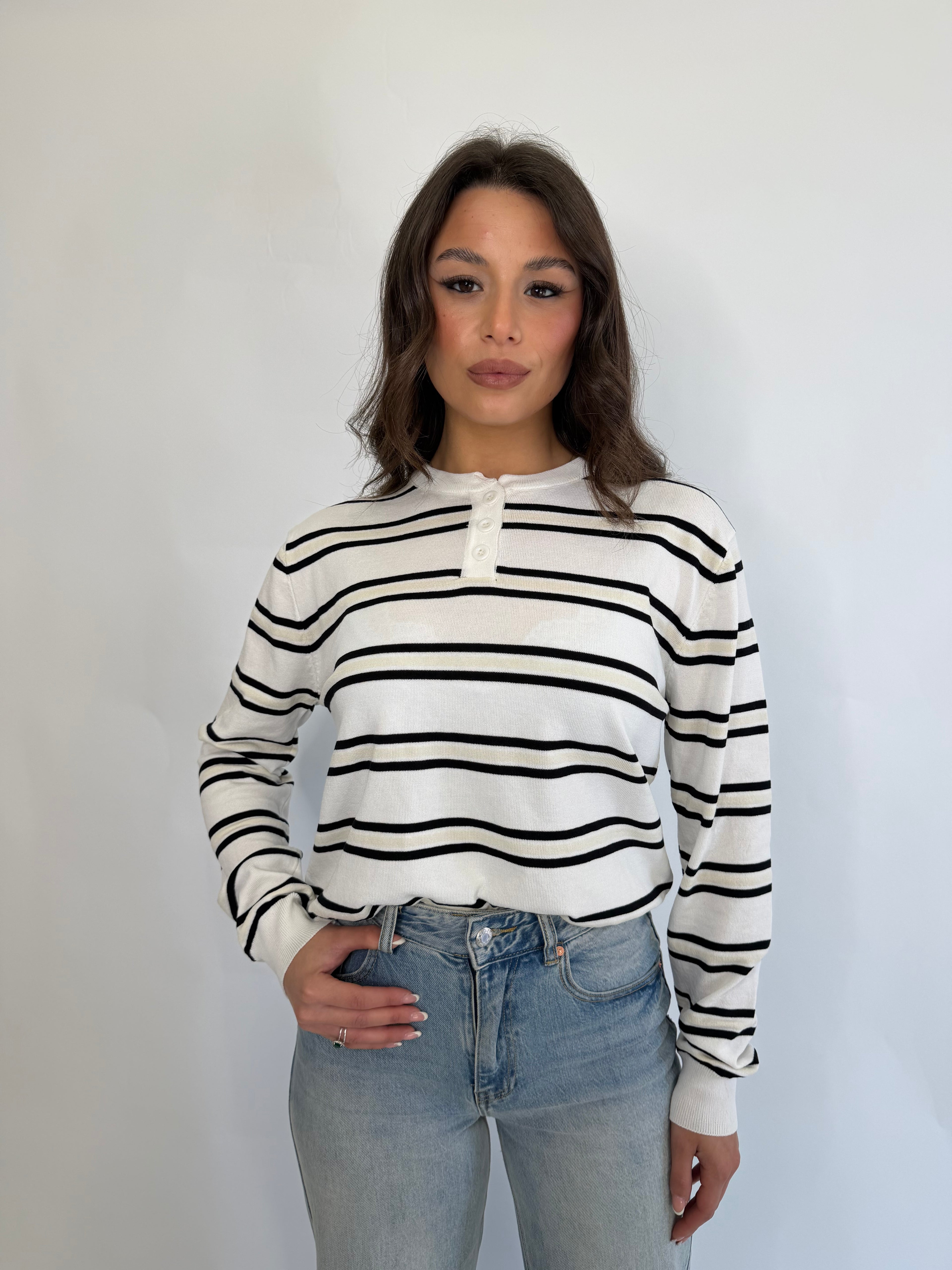 Maglia a righe con bottoni