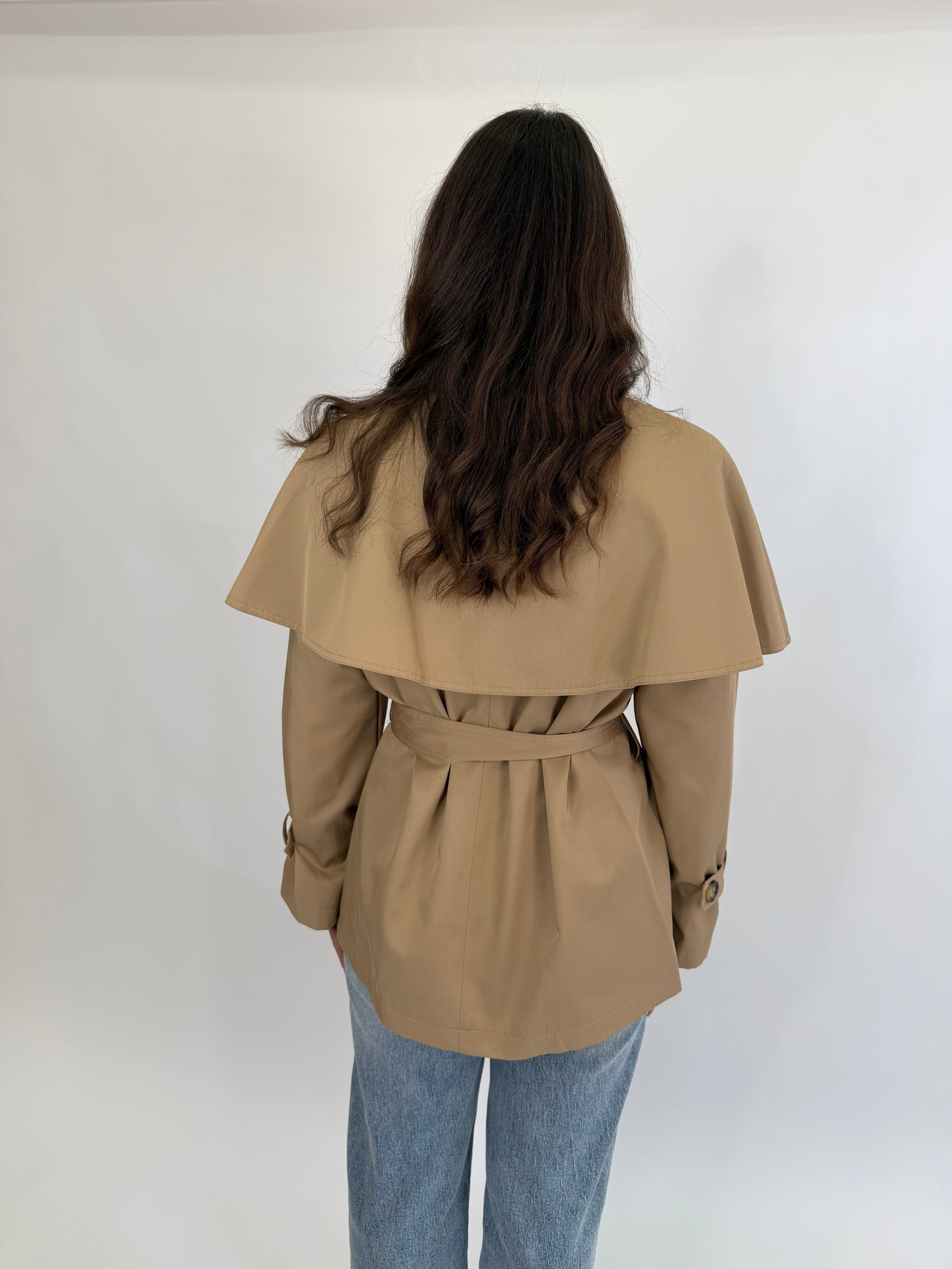 Trench collo alto con cintura