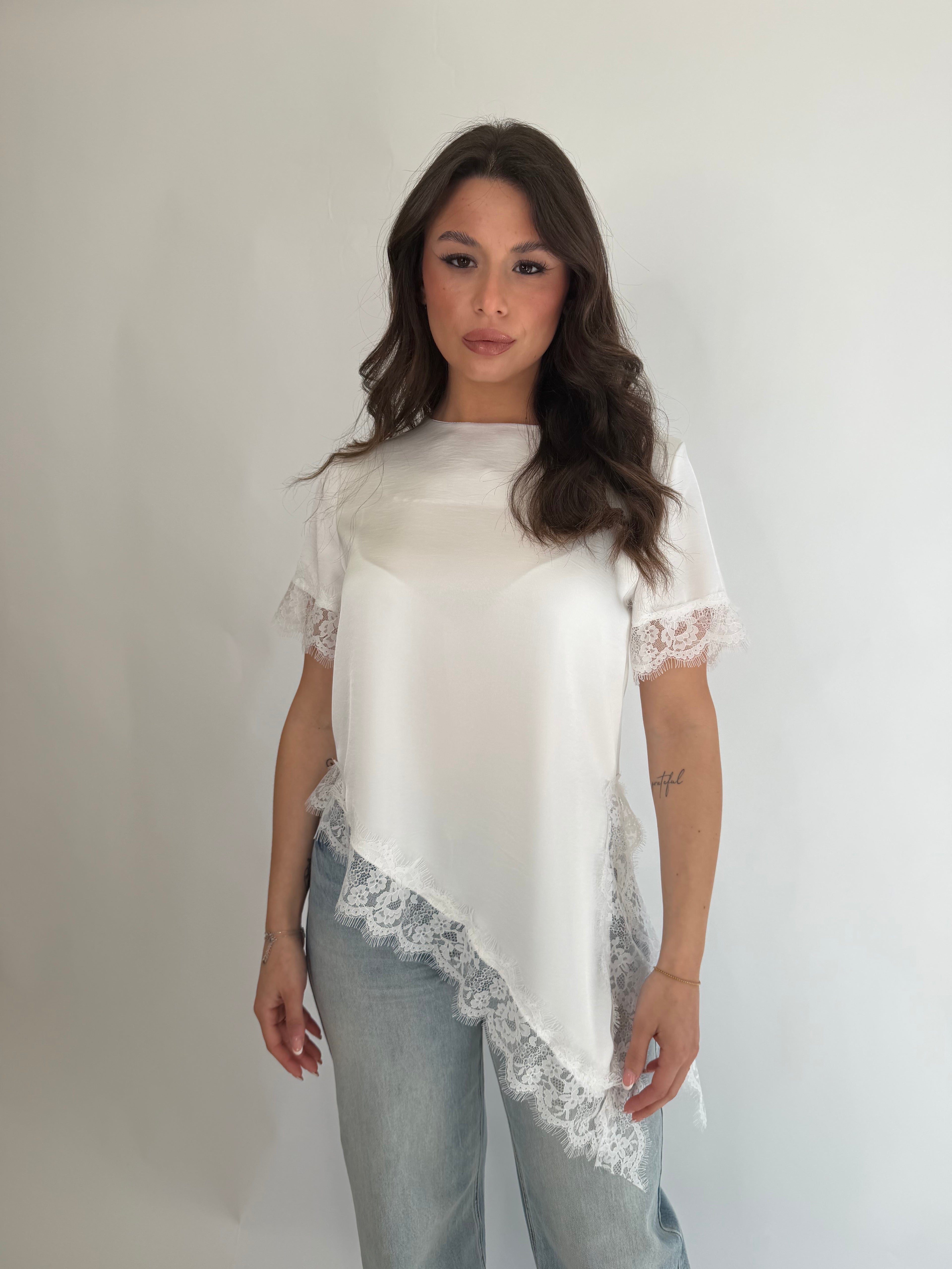 Maglia con pizzo trasversale