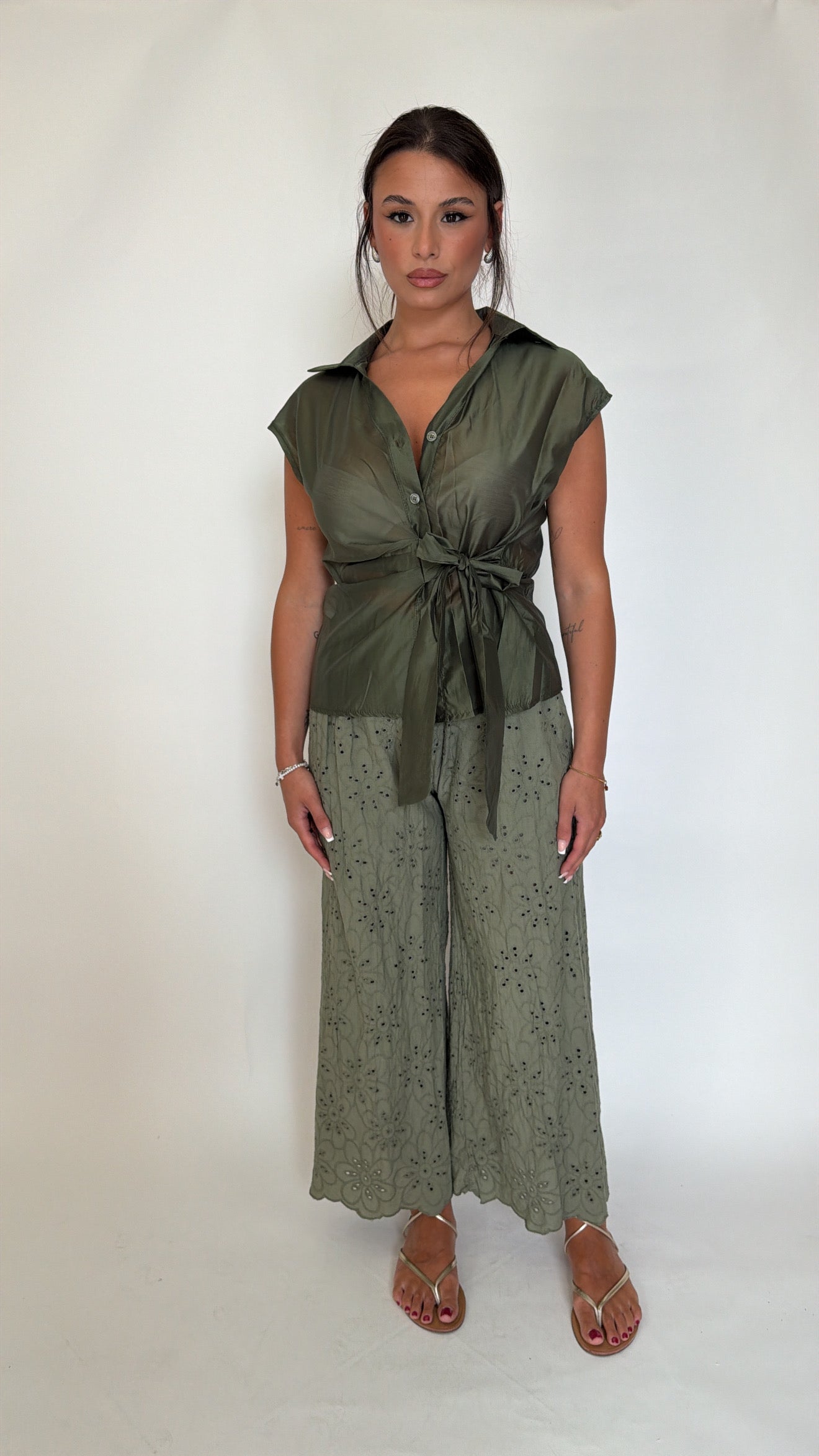 Pantaloni coulotte ricamati traforati