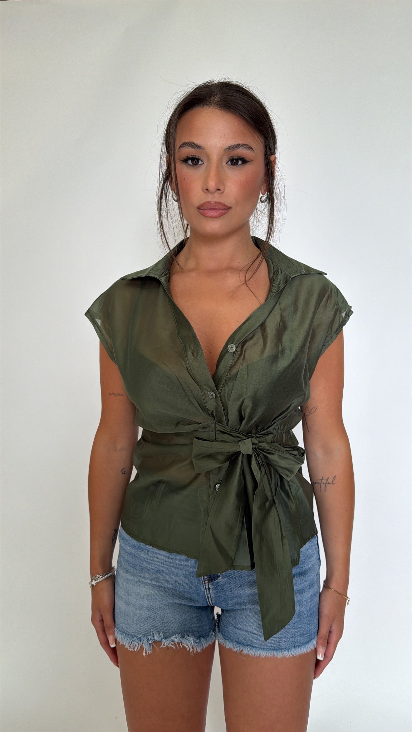 Camicia velata con fiocco