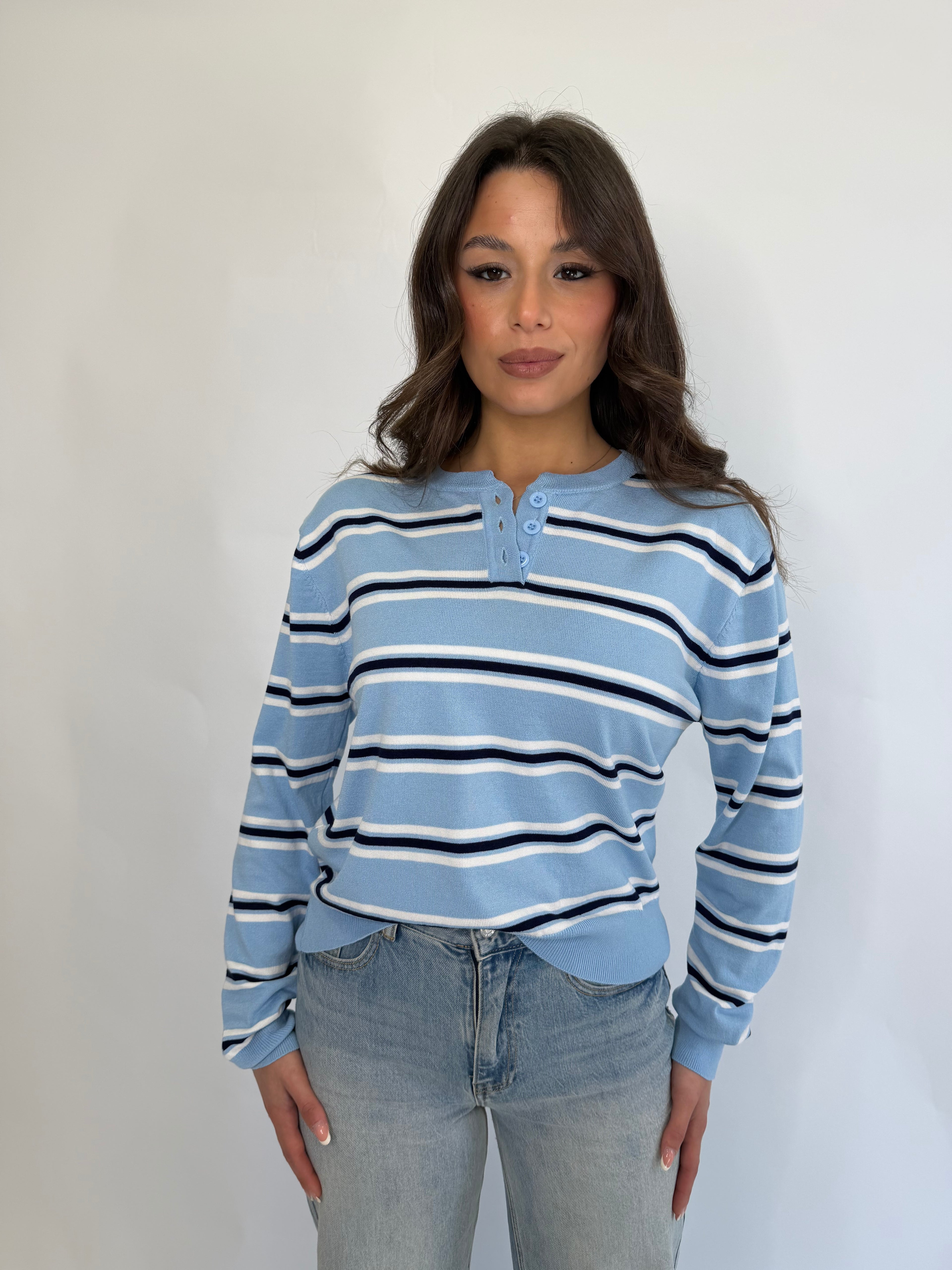 Maglia a righe con bottoni