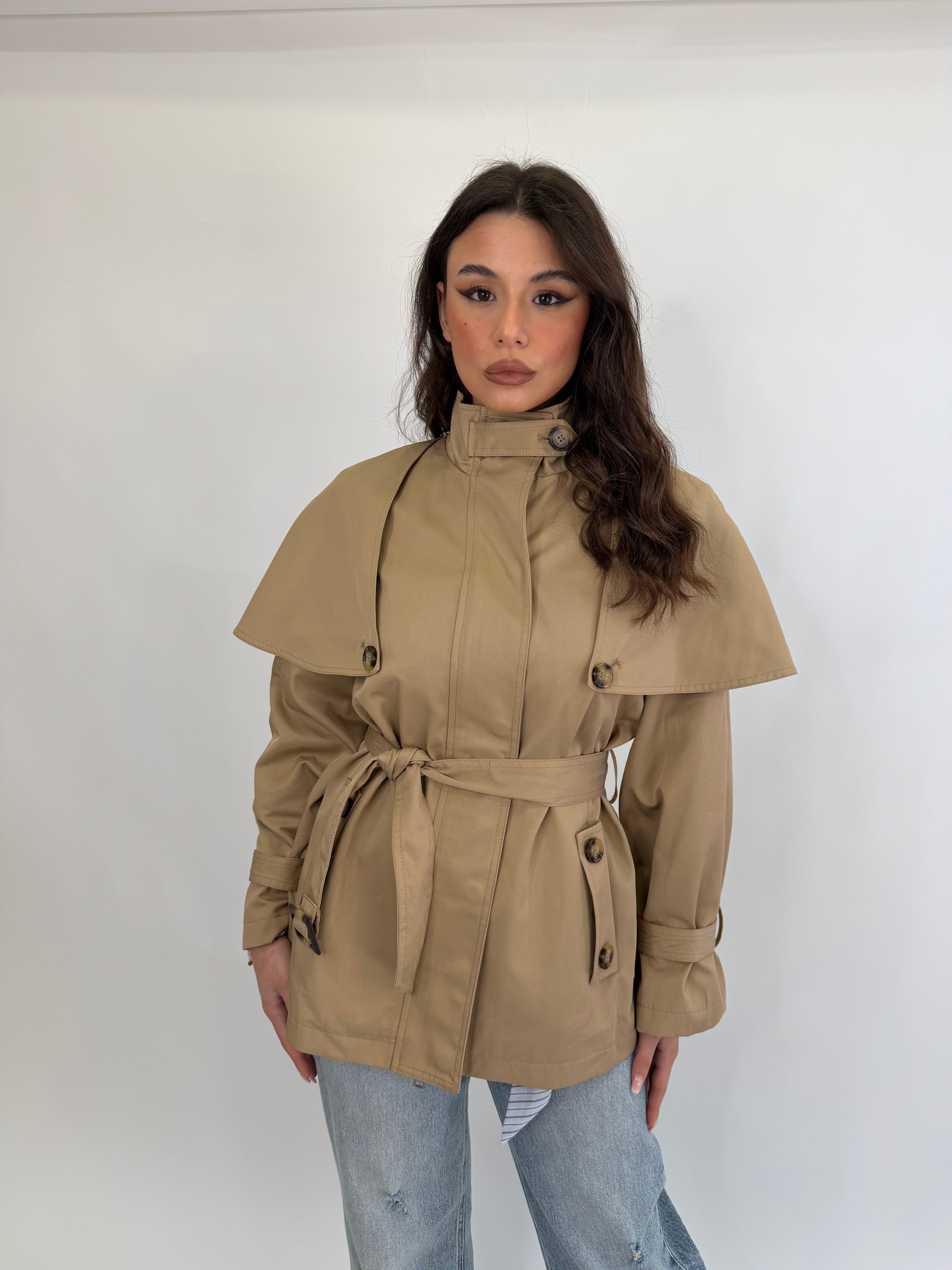 Trench collo alto con cintura